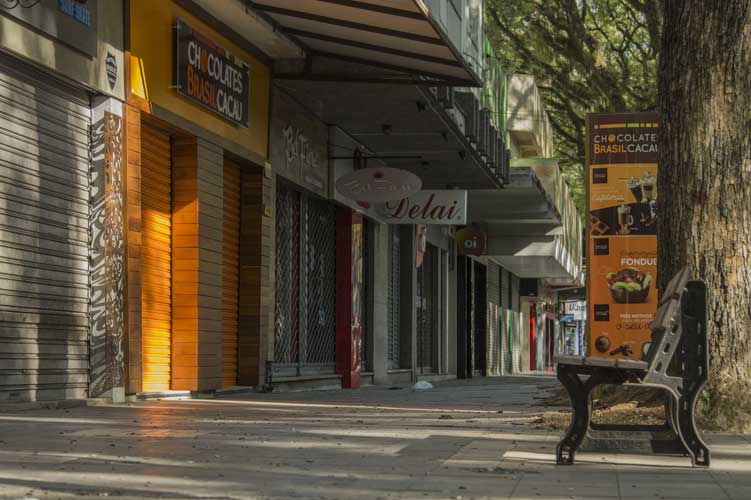 Lojistas defenderam fechamento do comércio, mas agora querem abertura gradual