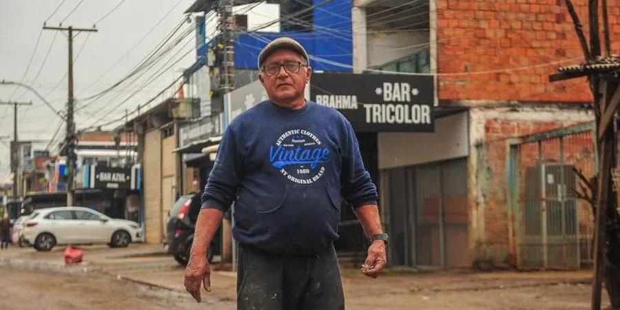 Silviano José Mendes da Silva trabalha com reforma de casas destruídas na enchente | Foto: Camila Cunha