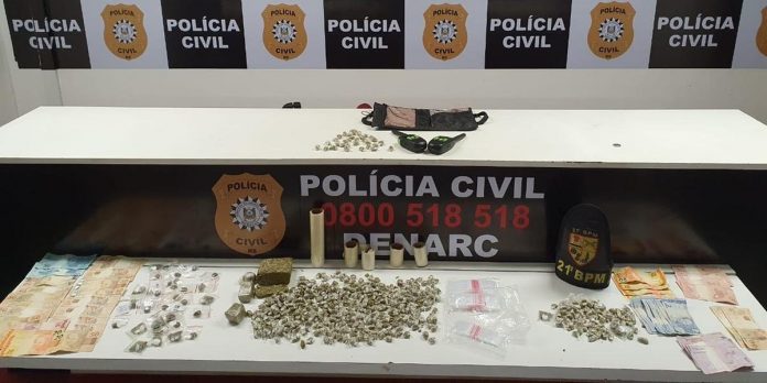 Polícia Civil apreendeu drogas, dinheiro e dois veículos com o criminoso | Foto: Polícia Civil / Divulgação / CP