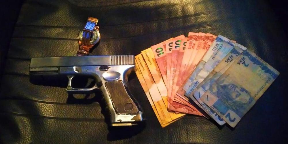 A pistola apontada para um brigadiano não passava de uma réplica | Foto: BM / Divulgação / CP