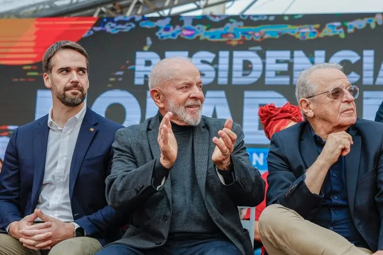 Eduardo Leite, Lula e o ex-governador Tarso Genro participaram de evento em Porto Alegre (RS). Foto: Ricardo Stuckert / PR