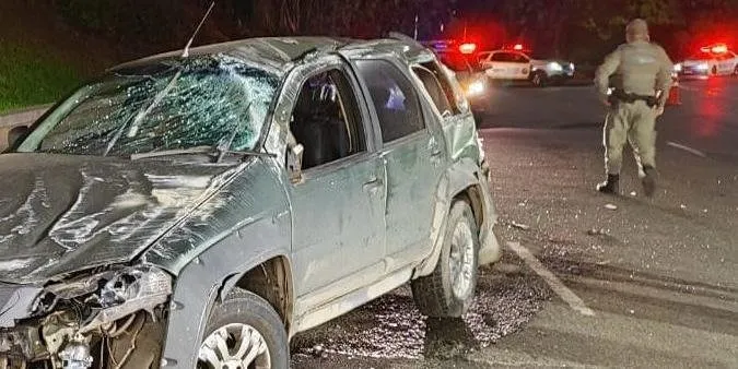 Carro ficou destruído após acidente em Porto Alegre | Foto: Marcel Horowitz / Especial CP
