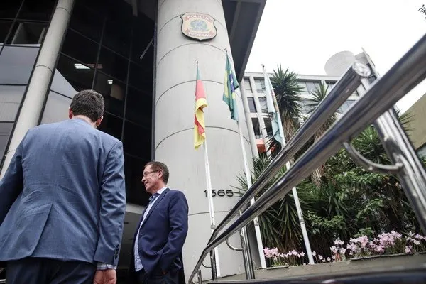 Prefeito eleito de Canoas, Airton Souza (PL) prestou depoimento à PF, em Porto Alegre — Foto: Duda Fortes/Agência RBS
