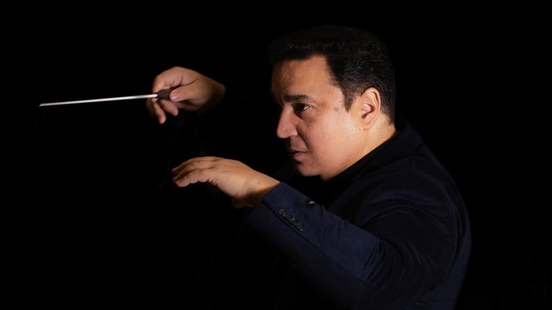 Violinista de formação, compositor, arranjador e regente, Arthur Barbosa é membro da Ospa desde 1998 - Foto: Lucia Moreira/Divulgação Ospa