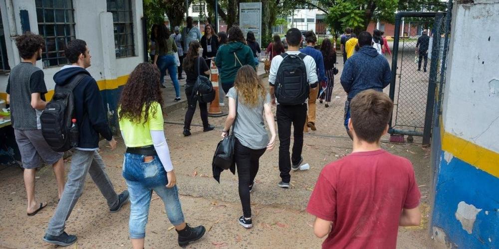 Escolas e universidades em vários Estados estão com aulas presenciais suspensas | Foto: Guilherme Almeida / CP Memória