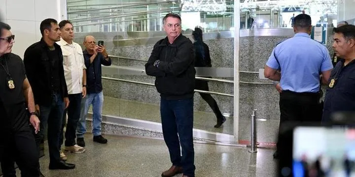 “Já tem influência no mundo todo da presença dele (...) Se ele me convidou, ele tem a certeza que pode colaborar com a democracia do Brasil, afastando inelegibilidades políticas, como (essa que) eu tive”, disse | Foto: EVARISTO SA / AFP / CP