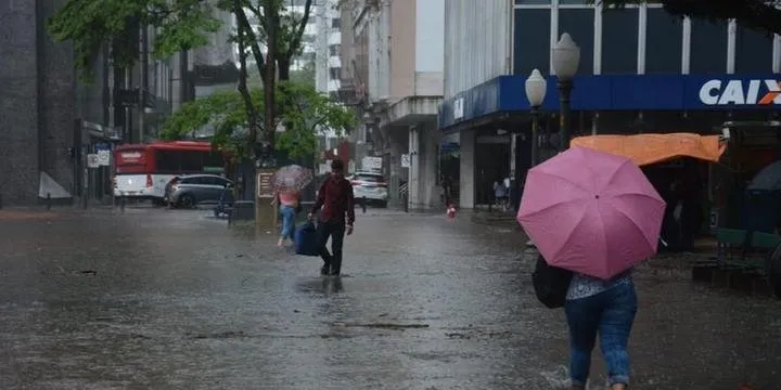Alerta para chuva e vento forte vale até a noite de segunda-feira | Foto: Ricardo Giusti