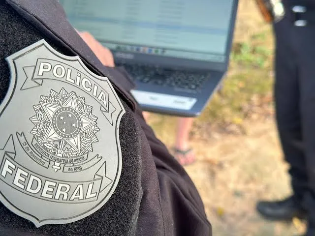 Policiais federais apreenderam equipamento utilizado para produzir e compartilhar os materiais | Foto: Divulgação/PF