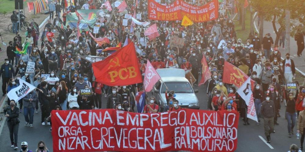 Protesto contra Bolsonaro ocorre no centro de Porto Alegre | Foto: Mauro Schaefer