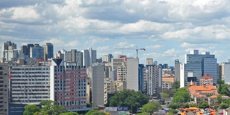 Massa de ar muito quente persiste sobre o estado no que será o penúltimo dia da onda de calor que se iniciou ainda em fevereiro | Foto: Alina Souza 