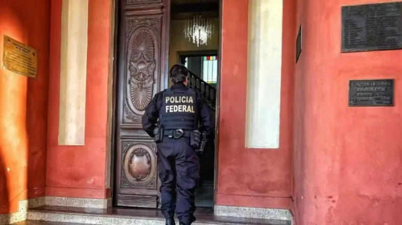 Polícia Federal cumpriu mandados de busca e apreensão na Prefeitura de São Gabriel — Foto: Polícia Federal/Divulgação
