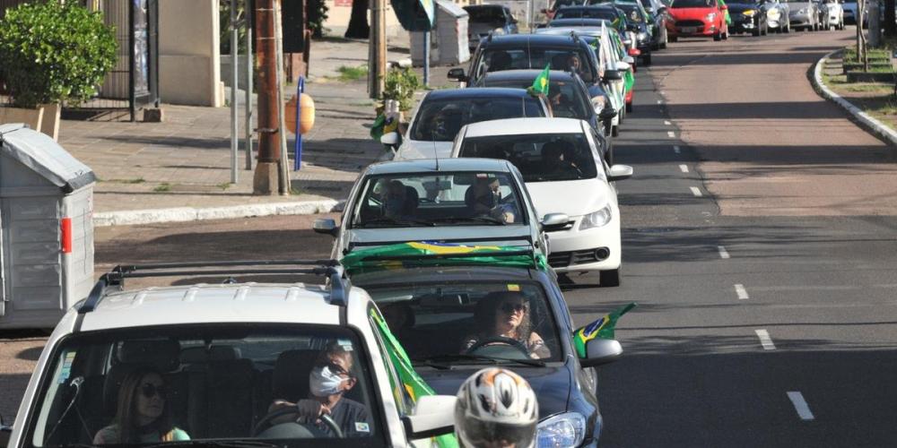 Carreata pediu reabertura do comércio em Porto Alegre | Foto: Mauro Schaefer