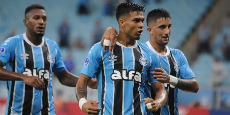 Arezo e Cristian Olivera marcaram nesta noite na Arena | Foto: Mauro Schaefer