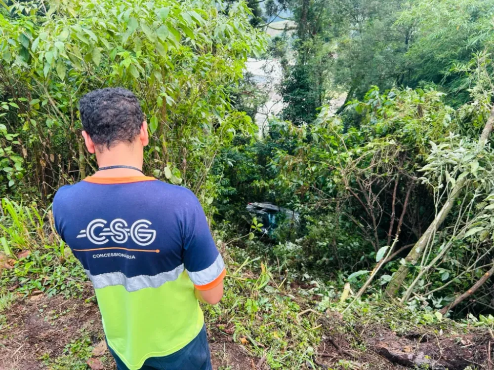O condutor, de 64 anos, perdeu o controle do veículo durante uma subida | Foto: Marcelo Oliveira / Grupo RSCOM