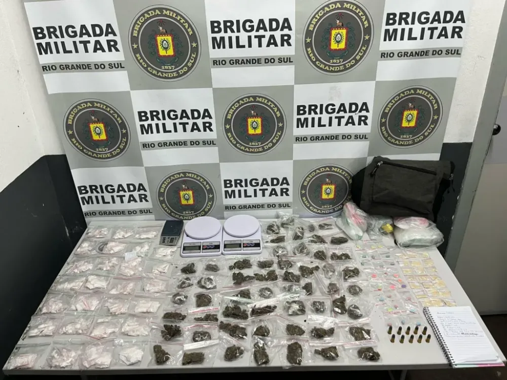 Drogas apreendidas pela Brigada Militar nos bairros Jardim América e Planalto, em Caxias do Sul | Foto: BM / Divulgação
