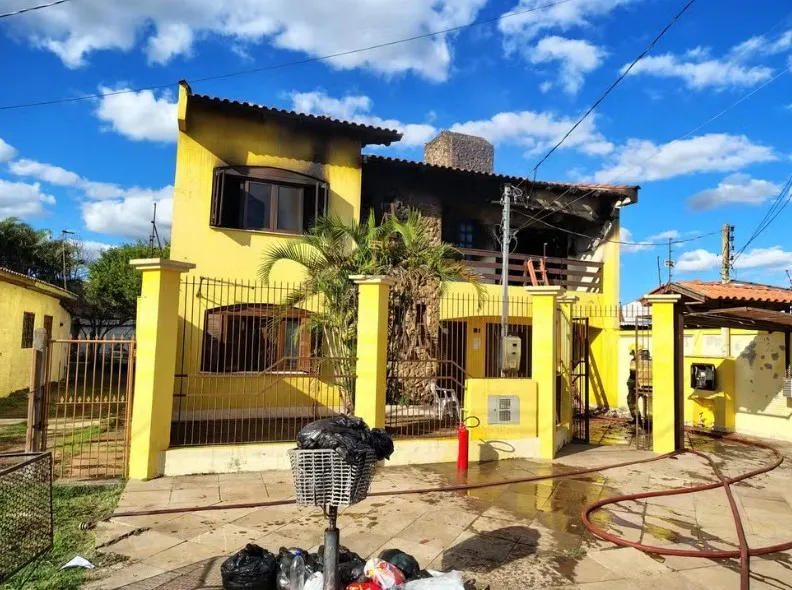 Incêndio em centro de reabilitação de Canoas deixou um homem morto nesta segunda-feira (14) — Foto: Divulgação/CBMRS