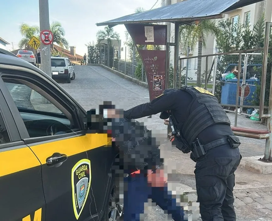 O suspeito, que já possui diversas passagens pela polícia, foi localizado no bairro Aparecida. (Foto: GCM/Divulgação)