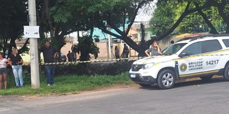 Uma pessoa morreu e outras três ficaram feridas em ataque a tiros no bairro Passo das Pedras | Foto: Brigada Militar / CP
