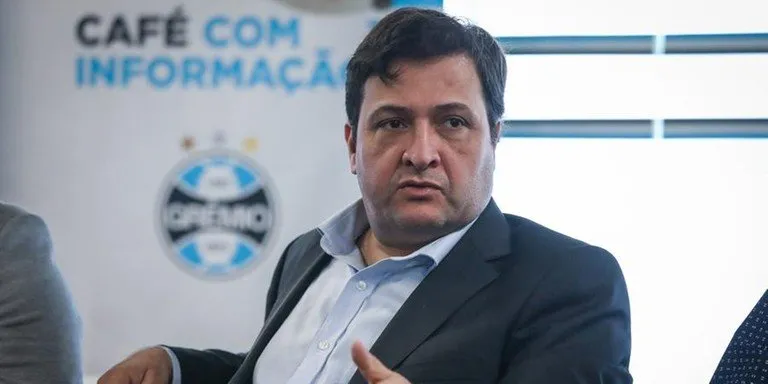 Guerra tenta fechar reforços para oferecer a Mano | Foto: Lucas Uebel / Grêmio FBPA / CP