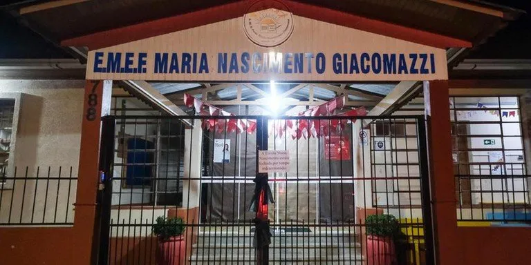 Jovem invadiu escola no centro da cidade na manhã desta terça-feira, 8 | Foto: Pedro Piegas