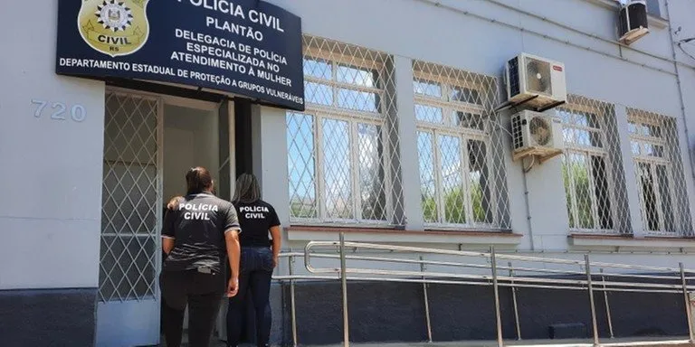 Caso de mulher esfaqueada é investigado na 1ª Deam de Porto Alegre | Foto: PC / CP