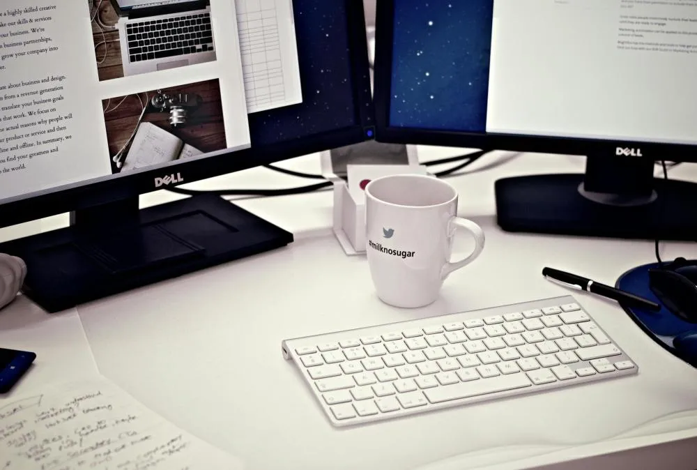 Foto de Picography: https://www.pexels.com/pt-br/foto/blog-blogueiro-blogando-copo-4458/