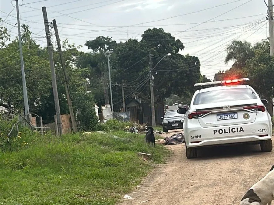 Homem foi morto na rua Esperança, em Alvorada Foto : Marcel Horowitz/ Especial CP