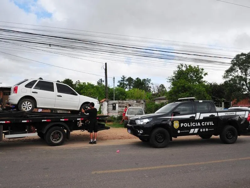 Vítima foi assassinada no interior de um carro no bairro Ponta Grossa Foto : Fabiano do Amaral