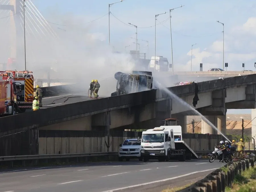 Corpo de Bombeiros e PRF atenderam a ocorrência – Foto : Mauro Schaefer / Correio do Povo