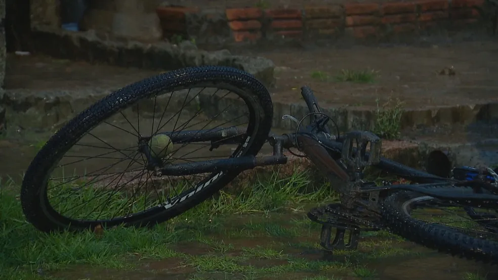 Adolescente é morto a tiros pelo ex-namorado da mãe em Porto Alegre, diz polícia — Foto: RBS TV/Reprodução