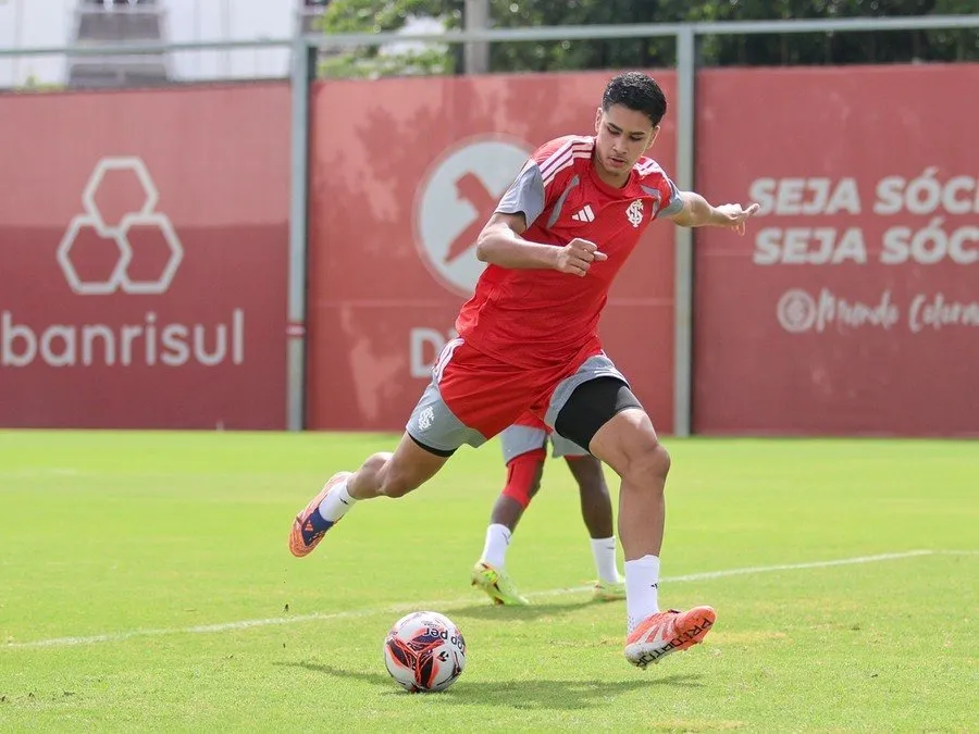 João Bezerra pode ganhar uma oportunidade no primeiro jogo do Inter na temporada Foto : RICARDO DUARTE / INTER / CP