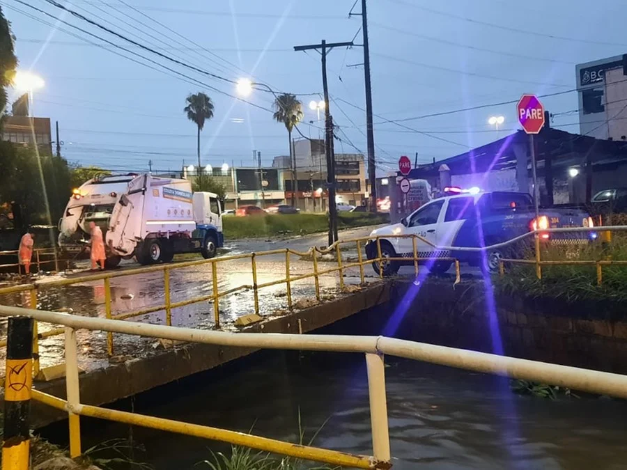 Situação já foi normalizada e cruzamento da rua Zeferino Dias e avenida Sarandi segue sem alagamentos Foto : EPTC / Divulgação / CP