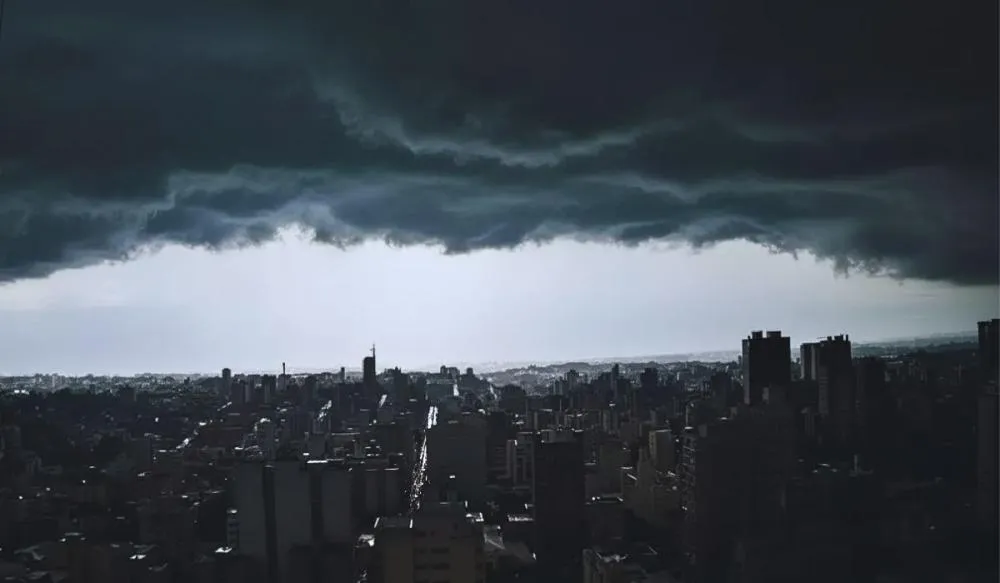 O fenômeno ZCAS deve despejar até 400mm de chuva em pontos do Sudeste e Centro-Oeste até este sábado Foto: Divulgação/Clima ao Vivo