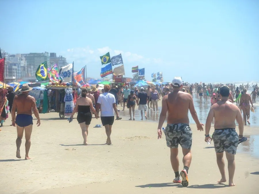Litoral também terá marcas acima dos 30ºC Foto : Fabiano do Amaral