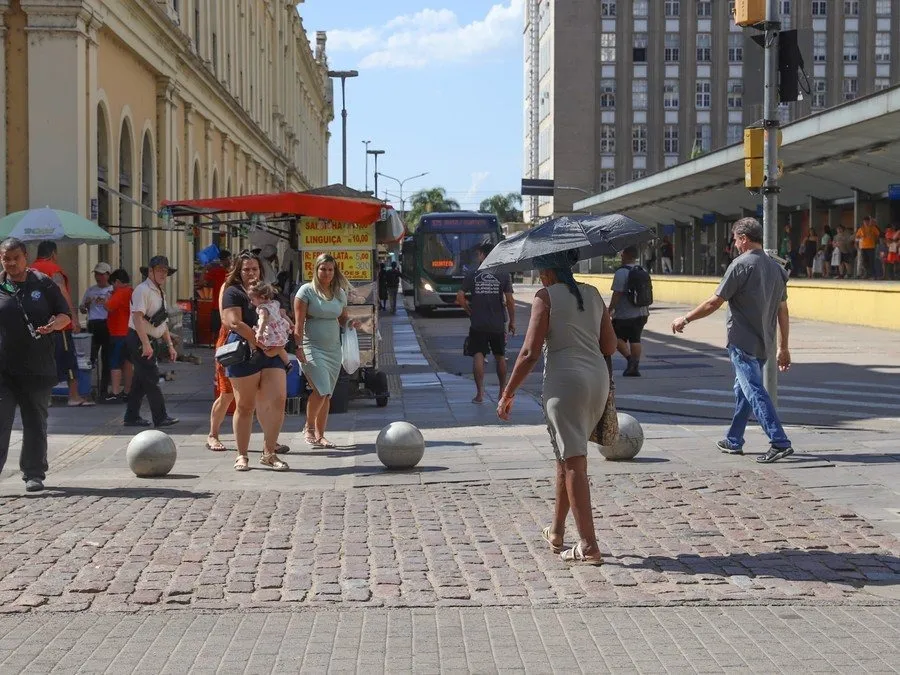 Máximas de 35ºC a 37ºC serão generalizadas na área metropolitana de Porto Alegre à tarde, segundo a MetSul Foto : Alina Souza