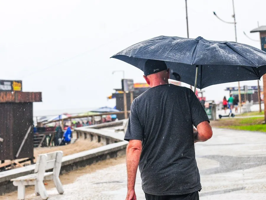 Mesmo com chuva em alguns pontos, a temperatura seguirá alta em um dia marcado pelo calor e o abafamento Foto : Pedro Piegas