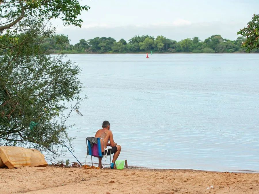 Praia é frequentada o ano inteiro por pescadores profissionais e recreativos Foto : Camila Cunha