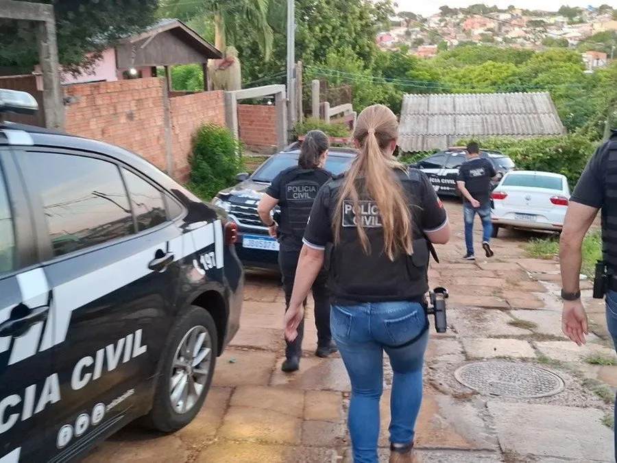 Suspeitos de torturar adolescente em Porto Alegre são alvo da Operação Vox Foto : PC / CP
