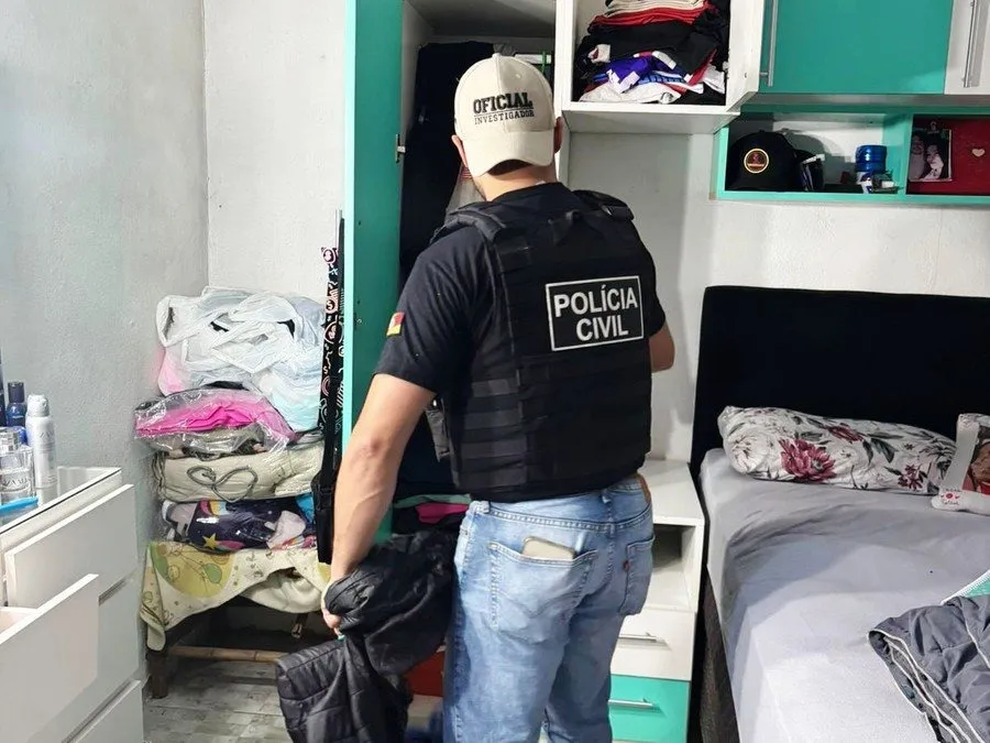 Polícia cumpriu oito mandados de busca e apreensão e efetuou a prisão de três suspeitos de extorsão no Bairro Parque Primavera, em Esteio, na Operação Efeito Dominó Foto : Polícia Civil / CP