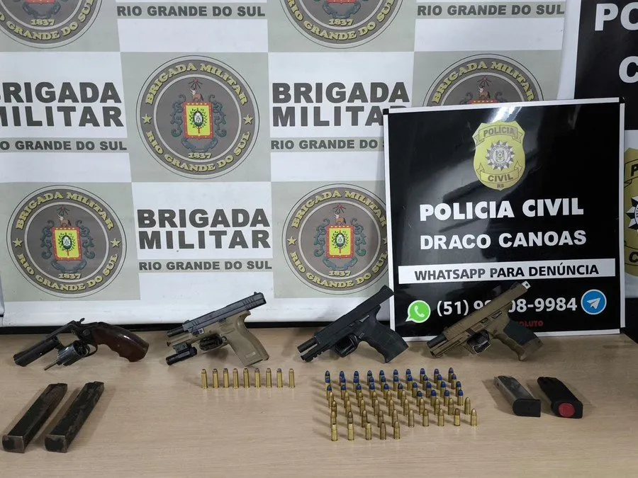 Polícia Civil e Brigada Militar apreenderam armas, munições e pentes estendidos Foto : Polícia Civil / CP