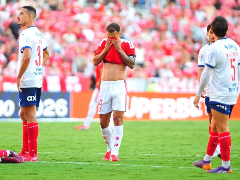 Alan Patrick lamenta mais um péssimo resultado no Brasileirão Foto : MAURO SCHAEFER