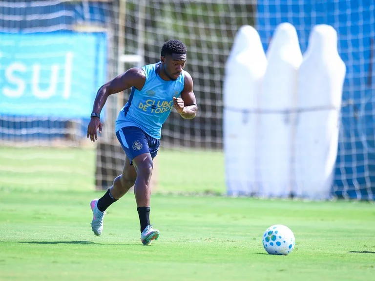Amuzu vai voltar ao time em Chapecó Foto : Lucas Uebel / Grêmio FBPA / CP