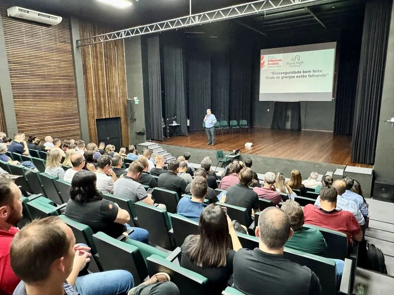 Encontro ocorre no momento em que o Estado vem adotando medidas de contingenciamento e vigilância ativa após a confirmação de um foco de H5N1 em aves silvestres na Reserva Taim Foto : Cassiane Osório / Divulgação / CP