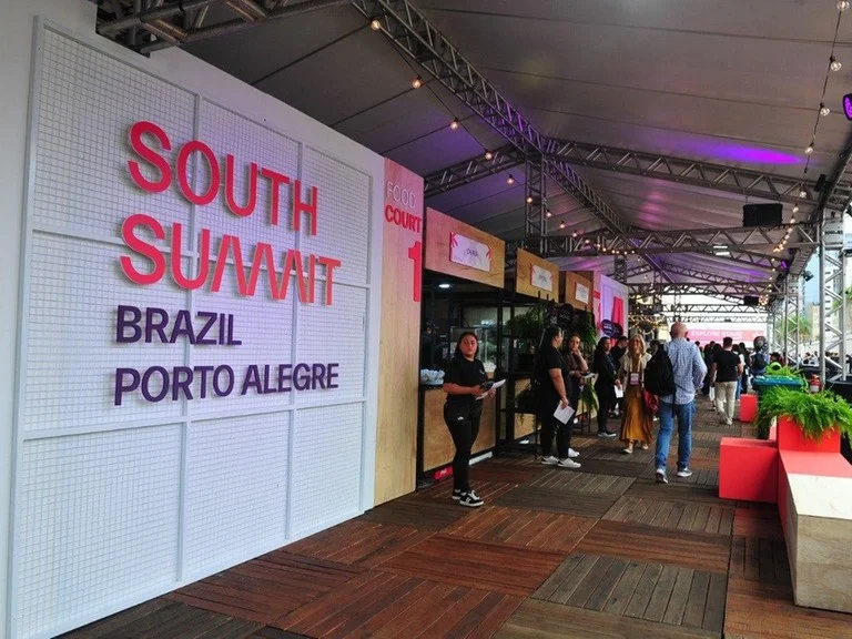 South Summit 2026 tem movimento intenso no Cais Mauá, em Porto Alegre Foto : Alina Souza