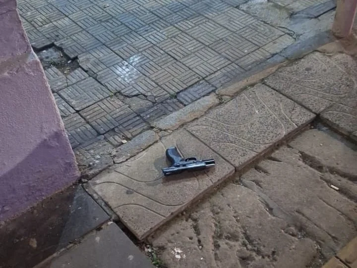 Arma foi apreendida após briga seguida de tiros na Cidade Baixa, em Porto Alegre Foto : Arquivo Pessoal / CP