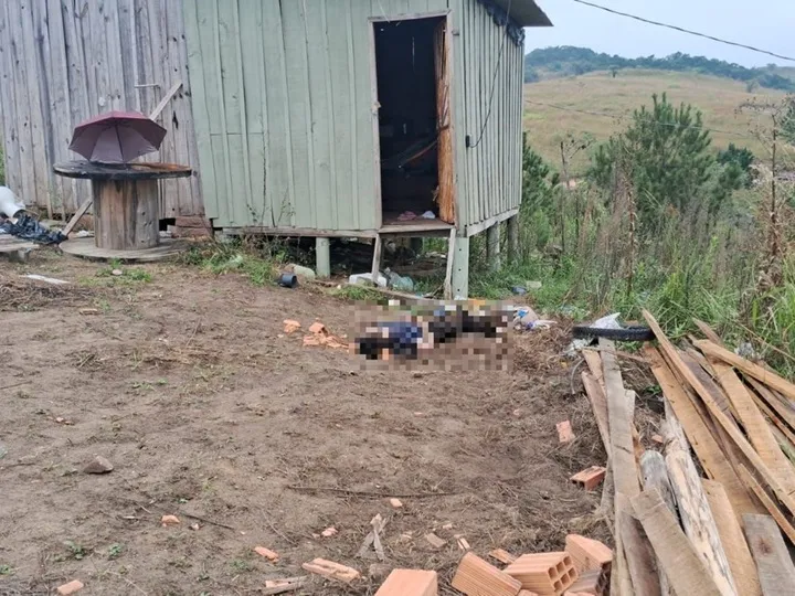 Vítima foi morta com golpes de tijolos em frente à casa Foto : Polícia Civil / CP