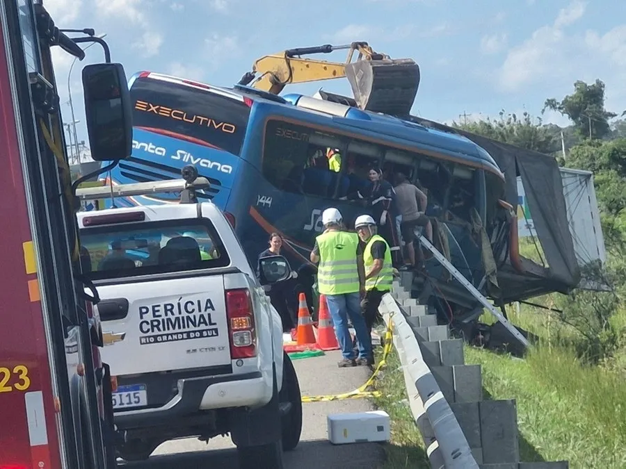 Na colisão, que envolveu um ônibus e uma carreta, morreram 11 pessoas e outras 11 ficaram feridas Foto : Angélica Silveira / Especial / CP