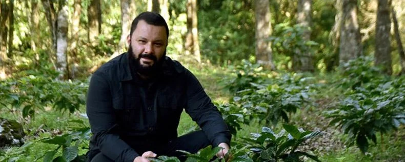Diego Weigelt mudou de carreira e atualmente produz até 50 quilos brutos de frutos por ano Foto : Rodrigo Assmann / Divulgação / CP