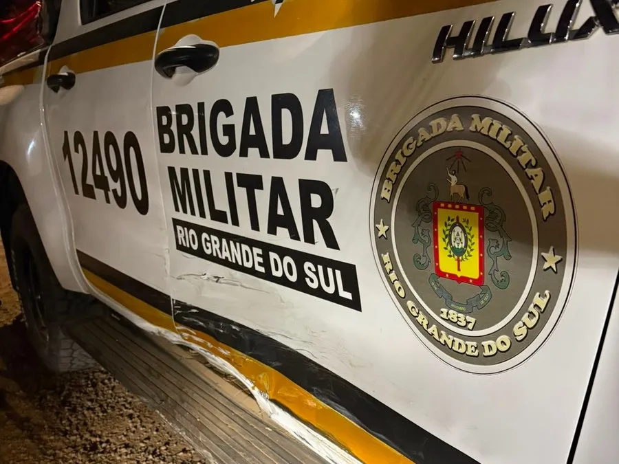 Viatura da BM ficou danificada após a ocorrênciaFoto : Brigada Militar / CP