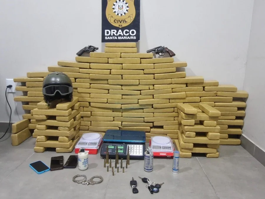 Drogas e armamentos foram apreendidos durante ação conjunda da Polícia Civil e PRF Foto : Policia Civil / CP